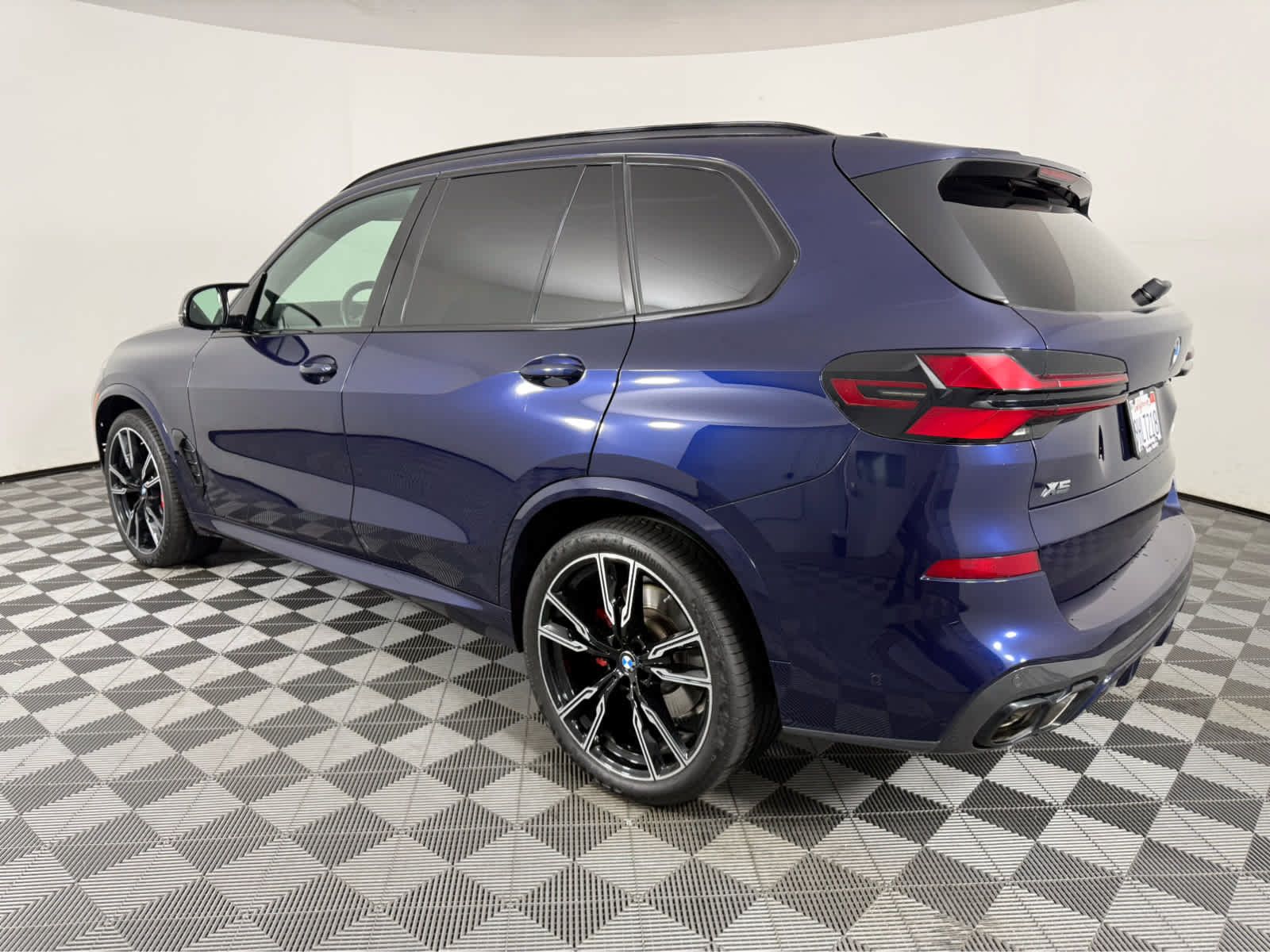 Used 2024 BMW X5 M60i AWD/4WD image 5