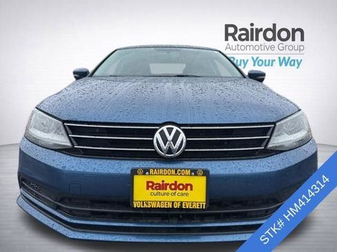 Used 2017 Volkswagen Jetta SE image 2