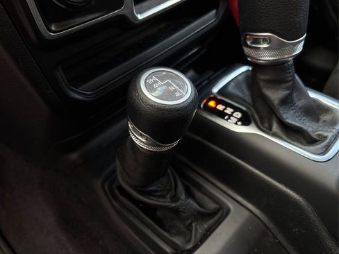 Used 2021 Jeep Wrangler Sport image 33