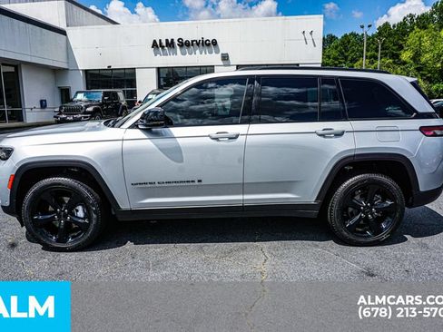 Used 2025 Jeep Grand Cherokee Limited w/ Luxury Tech Group II RWD image 6