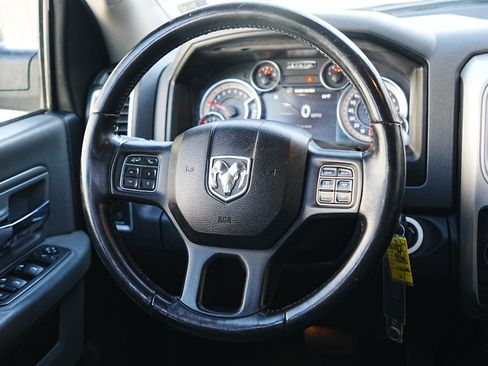 Used 2019 RAM 1500 Classic SLT w/ Luxury Group image 15