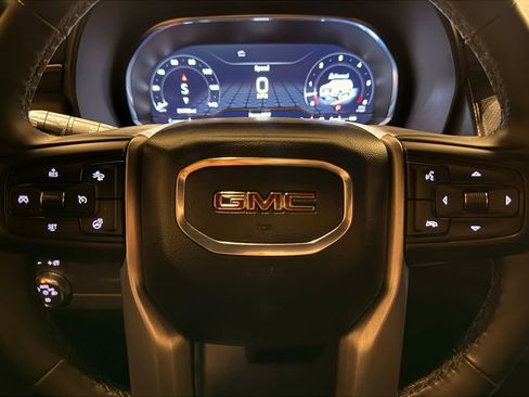 Used 2024 GMC Yukon XL SLT w/ SLT Luxury Package image 19