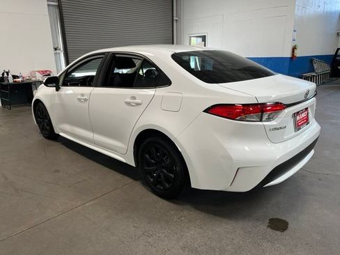 Used 2021 Toyota Corolla LE FWD image 5
