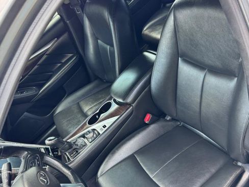 Used 2018 INFINITI Q50 Luxe w/ Essential Package (3.0T Luxe) AWD/4WD image 15