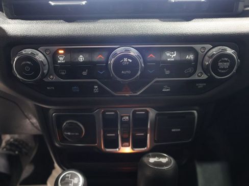 Used 2024 Jeep Wrangler Unlimited w/ Convenience Group image 31