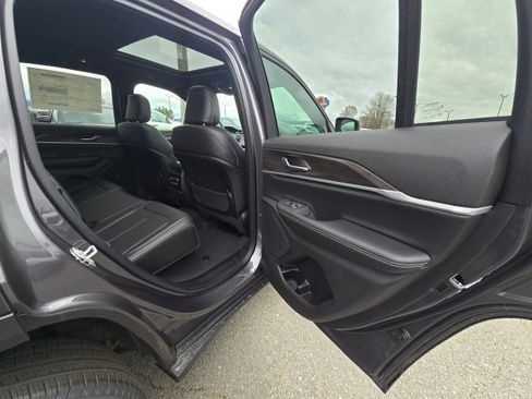 New 2025 Jeep Grand Cherokee Limited AWD/4WD image 14