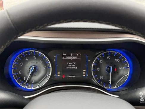Used 2023 Chrysler Voyager LX FWD image 11