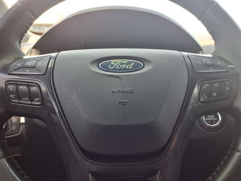 Used 2017 Ford Explorer XLT w/ Equipment Group 202A AWD/4WD image 17
