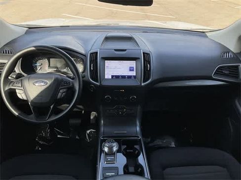 Used 2020 Ford Edge SE image 17
