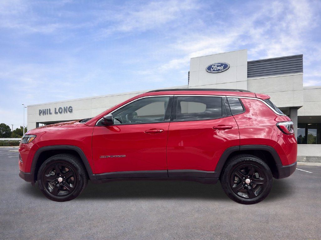 Used 2023 Jeep Compass Latitude AWD/4WD image 4