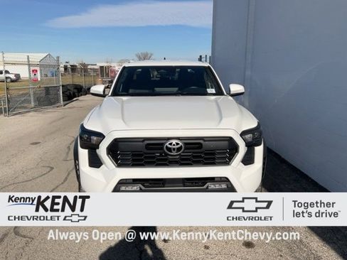 Used 2024 Toyota Tacoma TRD Off-Road image 5