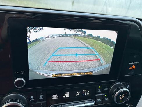 Used 2025 Toyota Highlander XLE AWD/4WD image 27