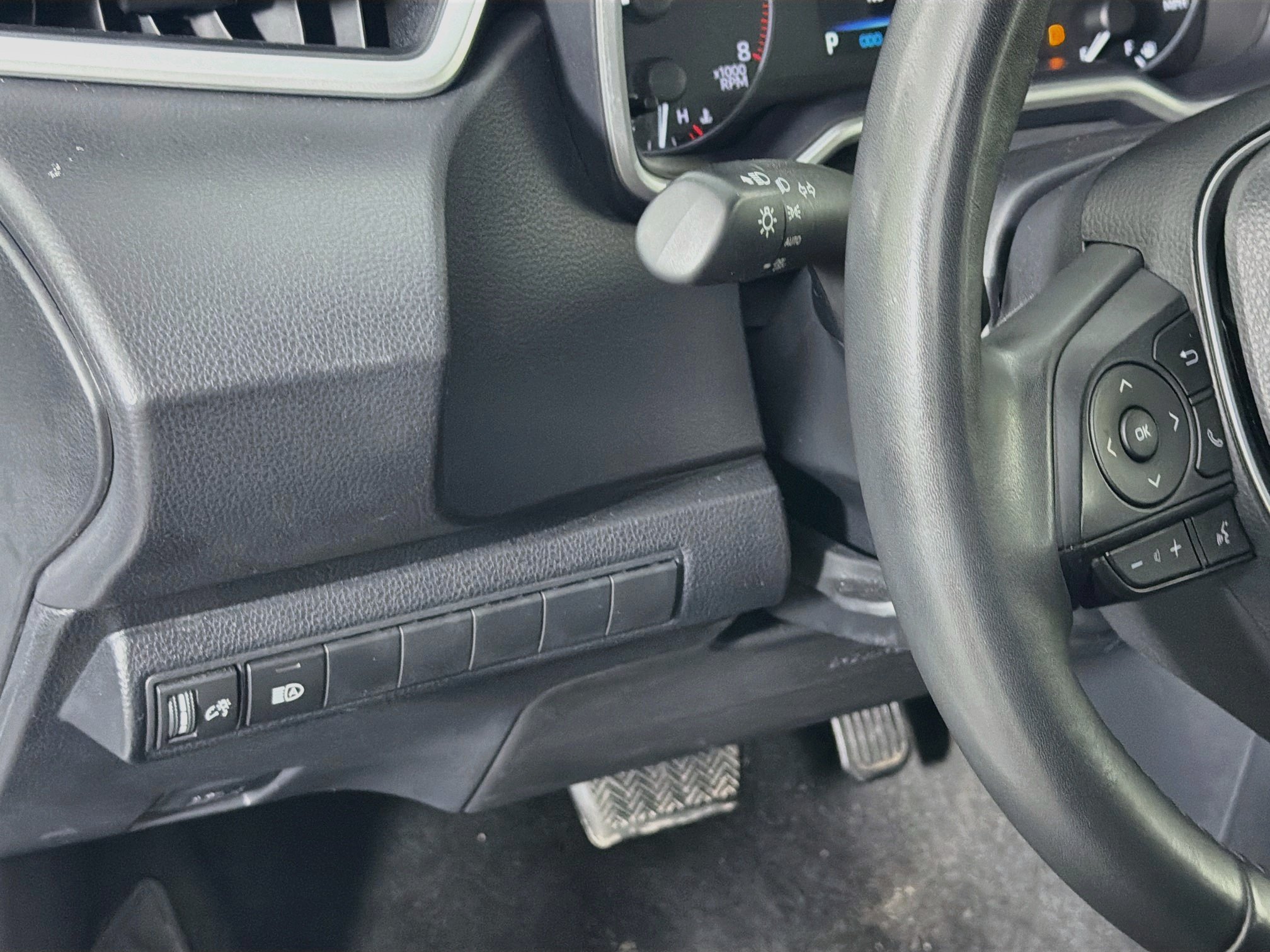 Used 2025 Toyota Corolla SE FWD image 16