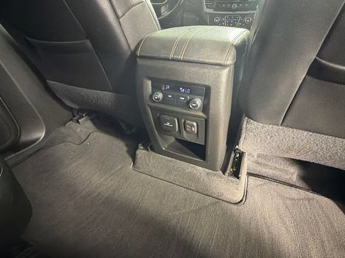Used 2019 Chevrolet Traverse LT w/ LT Premium Package FWD image 32