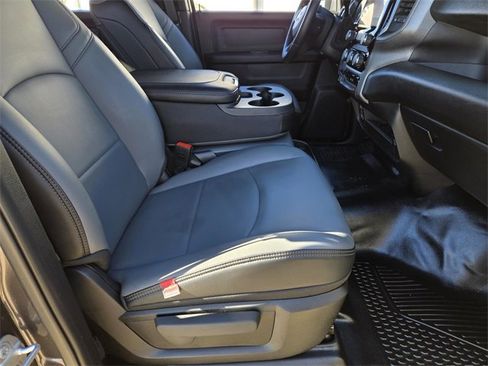 Used 2025 RAM 2500 Tradesman w/ Chrome Appearance Group image 29