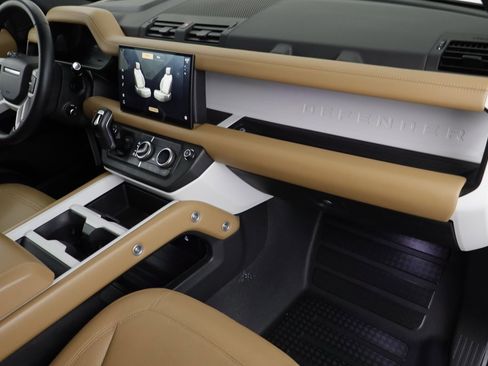 Used 2025 Land Rover Defender 110 X-Dynamic SE image 21