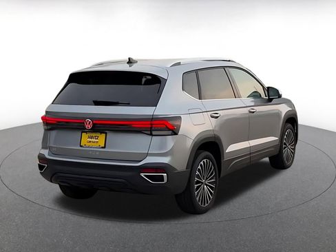 Used 2025 Volkswagen Taos SE FWD image 15