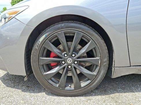 Used 2016 Nissan Maxima SR FWD image 9