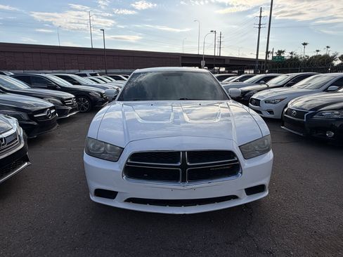 Used 2014 Dodge Charger SE RWD image 2