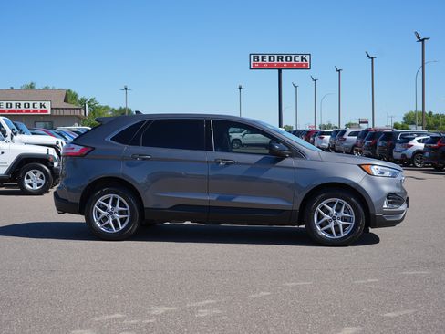 Used 2021 Ford Edge SEL w/ Convenience Package AWD/4WD image 2