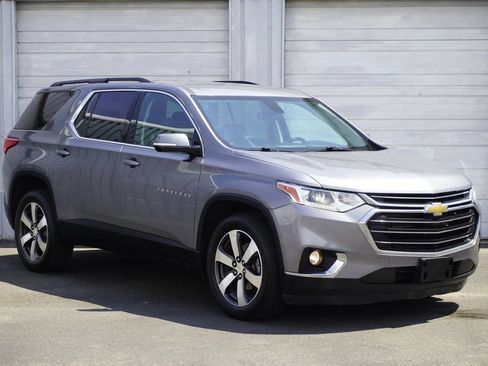 Used 2019 Chevrolet Traverse LT w/ LT Premium Package AWD/4WD image 8