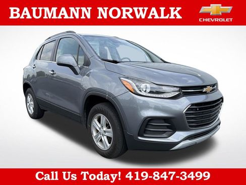 Used 2020 Chevrolet Trax LT w/ LT Convenience Package AWD/4WD image 1