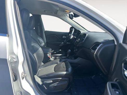 Used 2021 Jeep Cherokee Latitude Plus FWD image 10