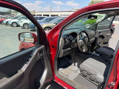Used 2017 Nissan Frontier PRO-4X w/ Pro-4x Graphics Package AWD/4WD image 11