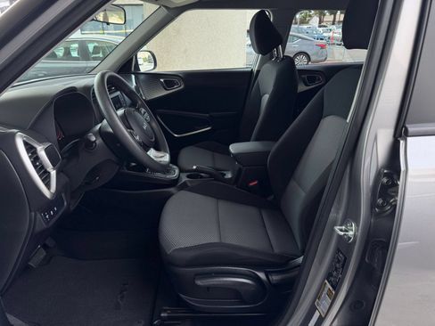 Used 2025 Kia Soul LX w/ LX Technology Package FWD image 24