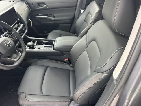 New 2026 Nissan Pathfinder SL FWD image 13