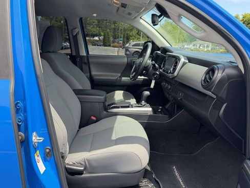 Used 2020 Toyota Tacoma SR5 RWD image 11