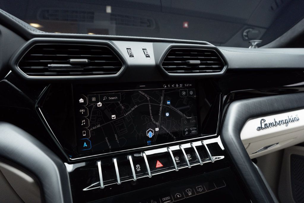 Used 2022 Lamborghini Urus AWD/4WD image 30