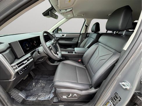 Used 2025 Hyundai Santa Fe SEL FWD image 2