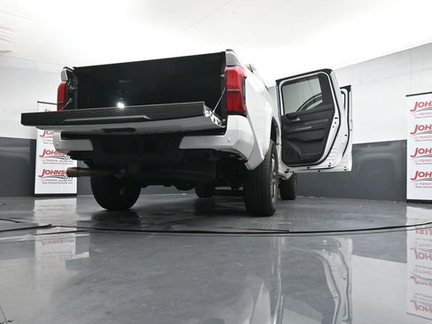 Used 2024 Toyota Tacoma TRD Sport AWD/4WD image 29