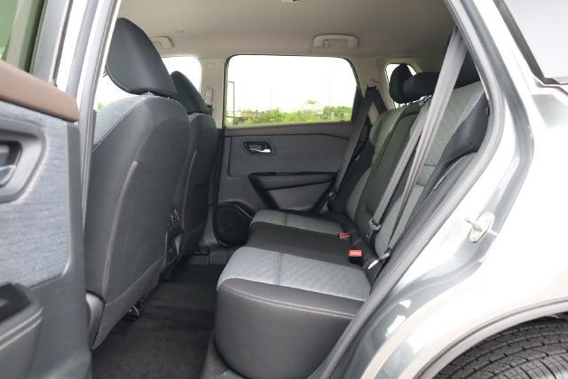 Used 2023 Nissan Rogue SV AWD/4WD image 27