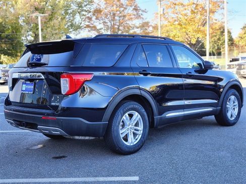 Used 2022 Ford Explorer XLT w/ Equipment Group 202A image 5