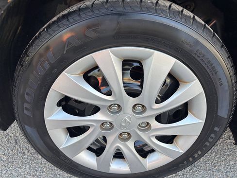 Used 2012 Hyundai Elantra GLS FWD image 13