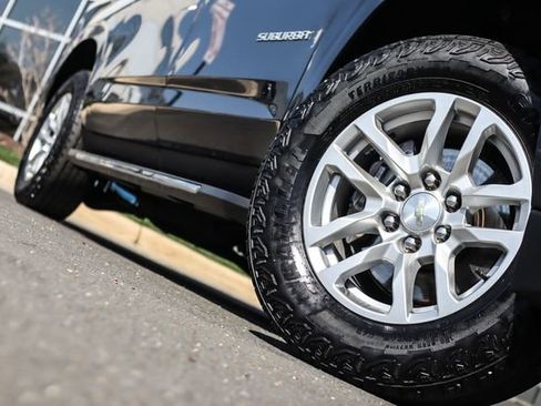 Used 2021 Chevrolet Suburban LT w/ Luxury Package AWD/4WD image 8