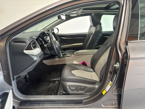Used 2020 Toyota Camry XLE w/ Driver Assist Package FWD image 14