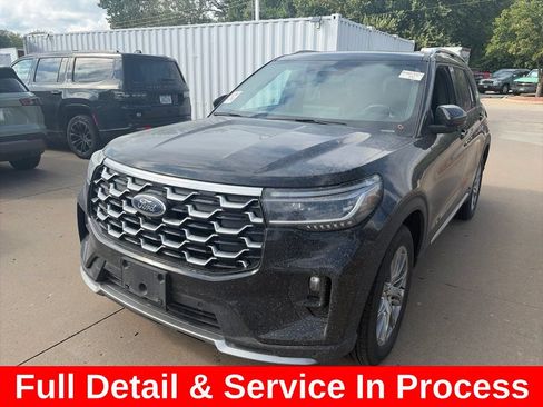 Used 2025 Ford Explorer Platinum AWD/4WD image 3