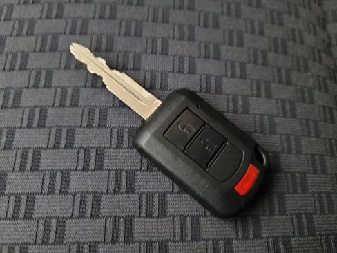 Used 2019 Mitsubishi Mirage ES image 32