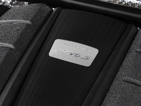 Certified 2025 Porsche Macan S image 27