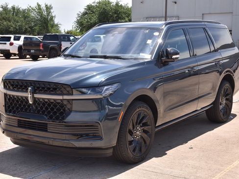 Certified 2025 Lincoln Navigator Reserve w/ Jet Appearance Package AWD/4WD image 2
