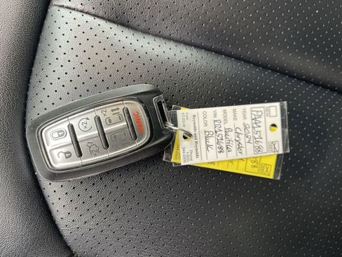 Used 2024 Chrysler Pacifica Touring-L image 34