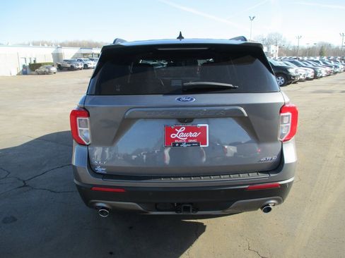 Used 2021 Ford Explorer XLT w/ Equipment Group 202A image 5