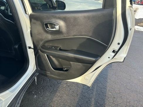 Used 2021 Jeep Compass Latitude image 17