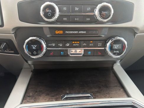 Certified 2022 Ford F250 Lariat w/ Lariat Value Package image 18