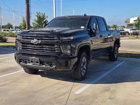 Used 2025 Chevrolet Silverado 2500 Custom w/ Custom Value Package AWD/4WD image 3