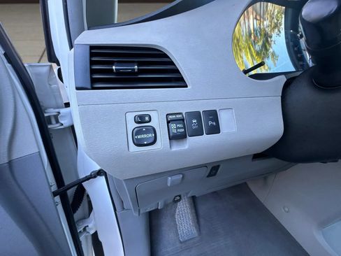 Used 2011 Toyota Sienna XLE w/ XLE Navigation Pkg FWD image 27