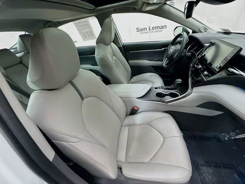 Used 2021 Toyota Camry XLE w/ Navigation Upgrade Package image 29